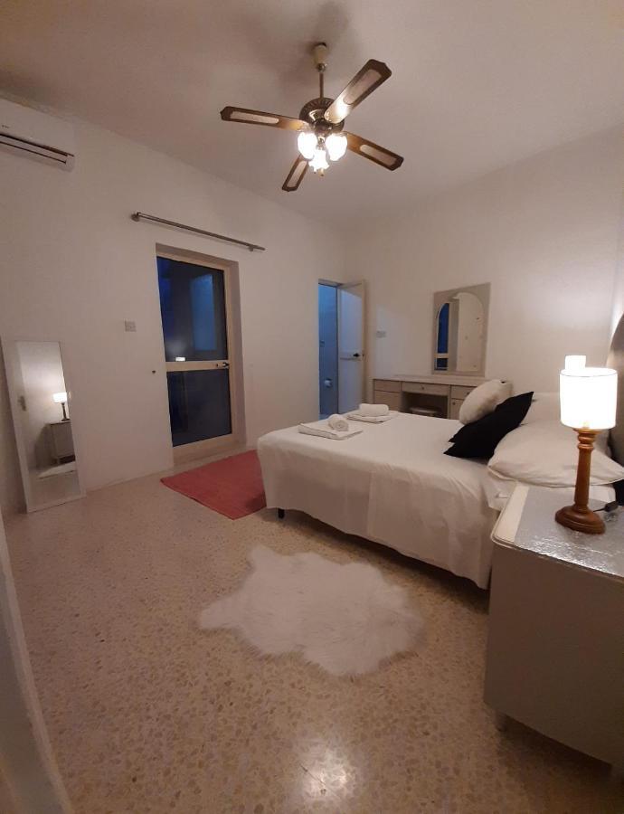 Coral Apartment Сейнт Полс Бей Екстериор снимка