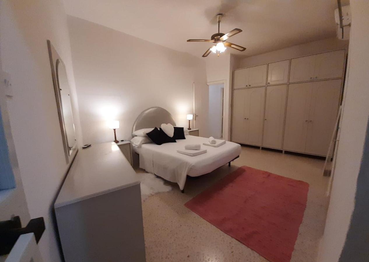Coral Apartment Сейнт Полс Бей Екстериор снимка